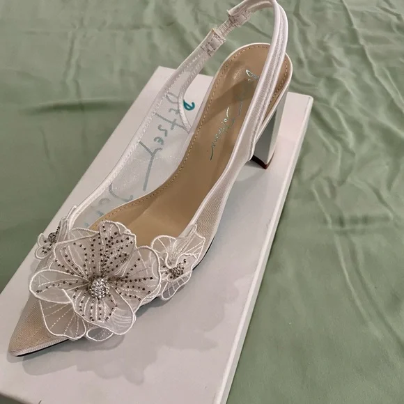 Blue by Betsey Johnson White Floral Heels - Picture 5 of 10